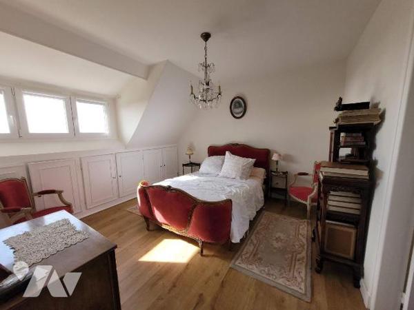 Emplacement privilégié pour cette maison semi mitoyenne située en front de mer !
A deux pas de...
