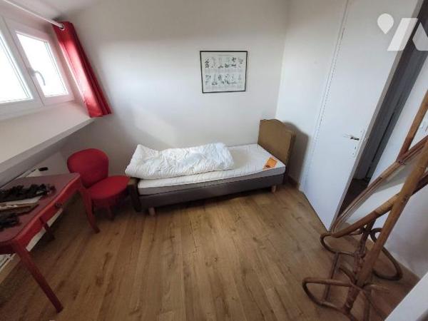 Emplacement privilégié pour cette maison semi mitoyenne située en front de mer !
A deux pas de...