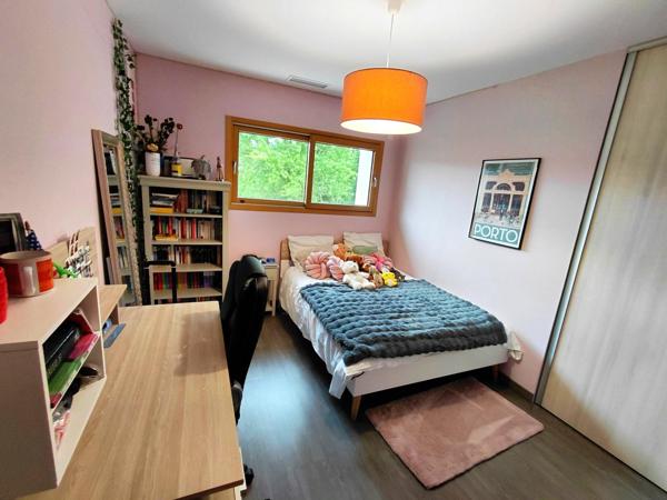 Magnifique maison avec 2 granges sur un terrain d'environ 8ha