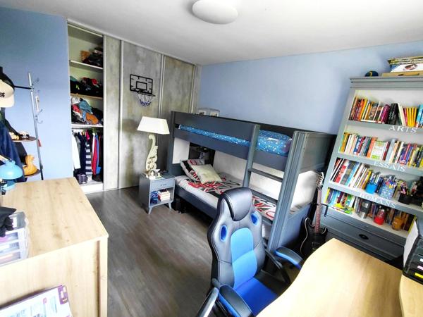 Magnifique maison avec 2 granges sur un terrain d'environ 8ha