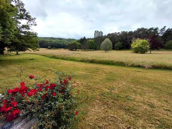 Magnifique maison avec 2 granges sur un terrain d'environ 8ha