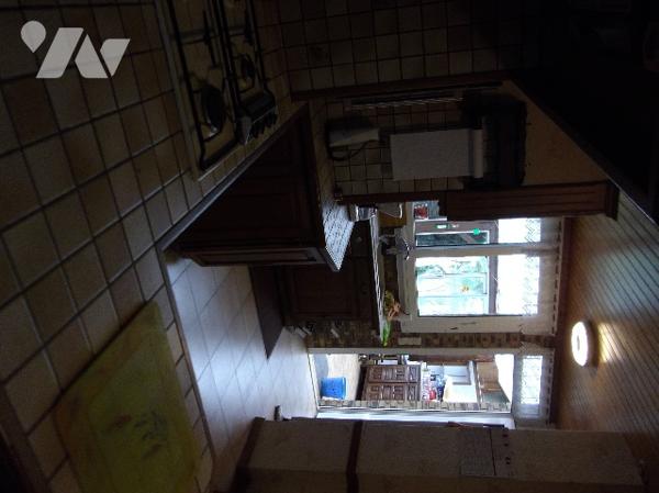 Ensemble immobilier à usage d'habitation et de commerce situé à MOREUIL (80110), avec jardin clos.