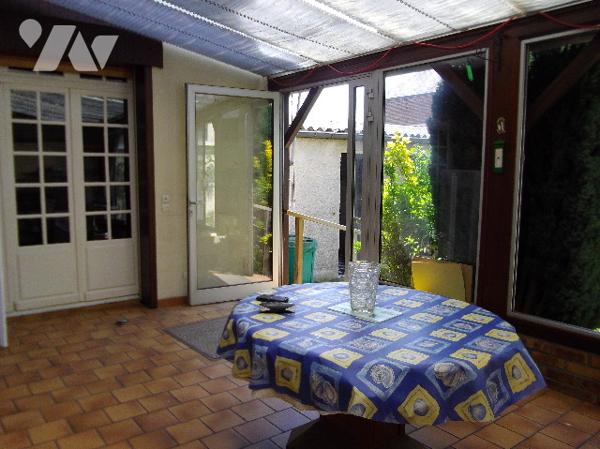 Ensemble immobilier à usage d'habitation et de commerce situé à MOREUIL (80110), avec jardin clos.