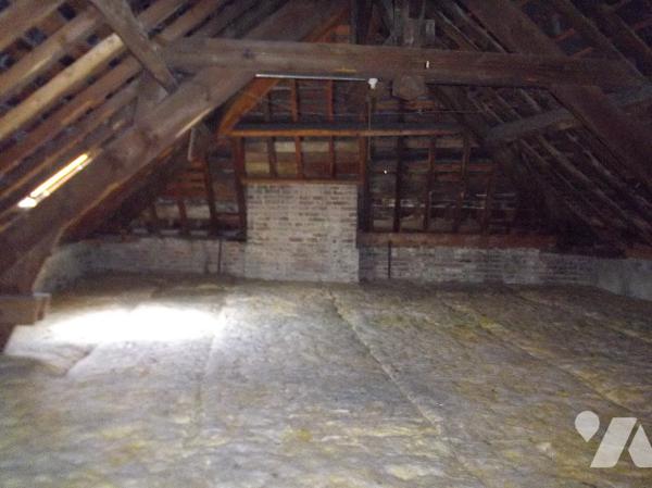 Ensemble immobilier à usage d'habitation et de commerce situé à MOREUIL (80110), avec jardin clos.