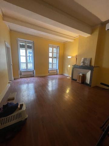 84000 AVIGNON QUARTIER HISTORIQUE APPARTEMENT TRAVERSANT