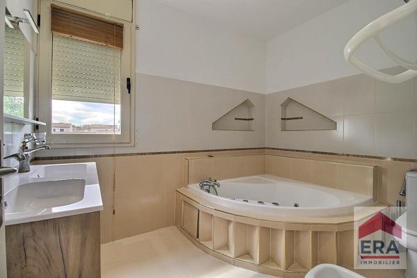 Maison Sorgues 7 pièces - 5 chambres - Jardin - Piscine