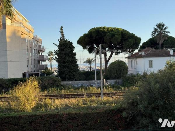 Golfe Juan beau 3 pièces avec vue mer proche du port et des plages à pied