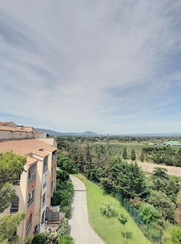 FREJUS appartement type 2+mezzanine+garage, piscine ,tennis