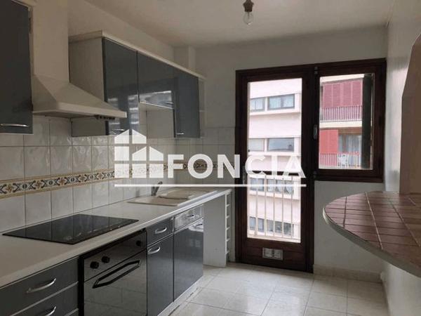 Location Appartement 3 pièces 72.09 m² - 194 RUE BRETEUIL Marseille 13006