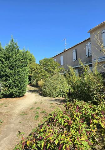 GRAND T2 TERRASSE LA VALENTINE/ LES CAMOINS