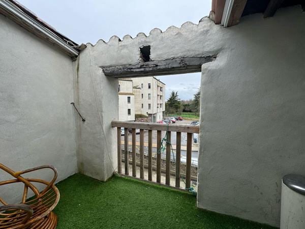 Pennautier maison de village 55 m² circulade garage terrasse climatisation double vitrage velux travaux à prévoir