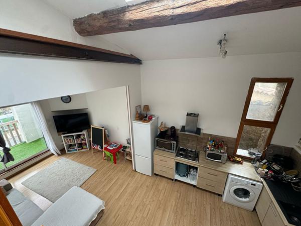 Pennautier maison de village 55 m² circulade garage terrasse climatisation double vitrage velux travaux à prévoir