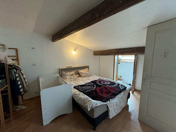 Pennautier maison de village 55 m² circulade garage terrasse climatisation double vitrage velux travaux à prévoir