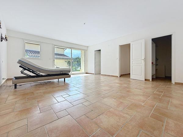 BEAUMONT Bâtisse lumineuse 7 chambres 295 m² jardin et piscine