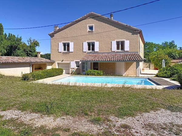 BEAUMONT Bâtisse lumineuse 7 chambres 295 m² jardin et piscine