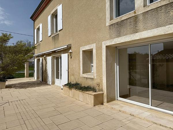 BEAUMONT Bâtisse lumineuse 7 chambres 295 m² jardin et piscine