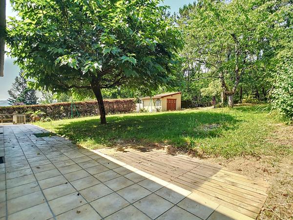 Maison avec vie de plain pied à vendre à Cublac côté la Rivière de Mansac - 5 chambres - Grand sous sol - Jardin arboré