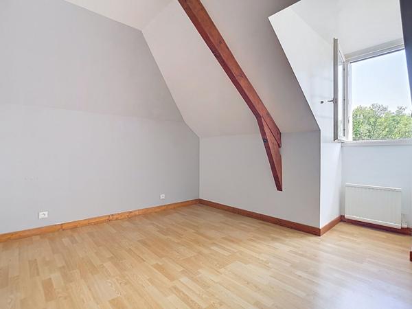 Maison avec vie de plain pied à vendre à Cublac côté la Rivière de Mansac - 5 chambres - Grand sous sol - Jardin arboré