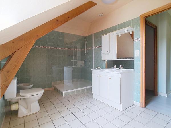 Maison avec vie de plain pied à vendre à Cublac côté la Rivière de Mansac - 5 chambres - Grand sous sol - Jardin arboré