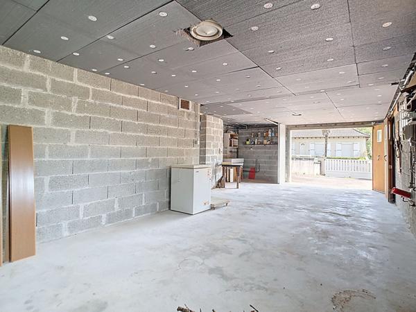 Maison avec vie de plain pied à vendre à Cublac côté la Rivière de Mansac - 5 chambres - Grand sous sol - Jardin arboré