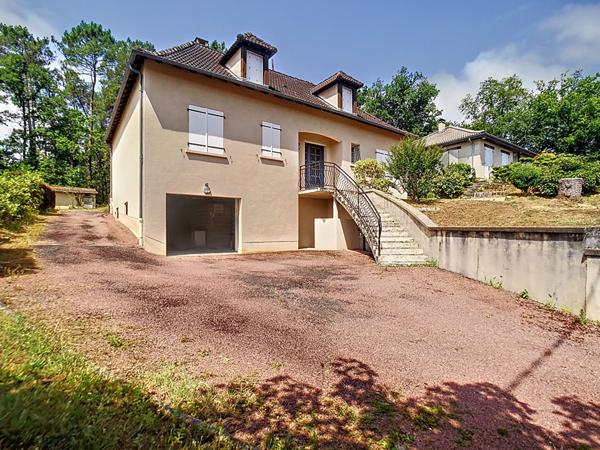 Maison avec vie de plain pied à vendre à Cublac côté la Rivière de Mansac - 5 chambres - Grand sous sol - Jardin arboré