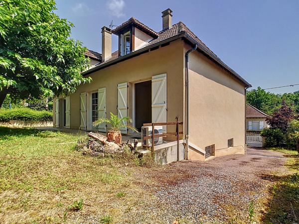 Maison avec vie de plain pied à vendre à Cublac côté la Rivière de Mansac - 5 chambres - Grand sous sol - Jardin arboré