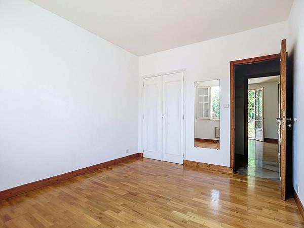 Maison avec vie de plain pied à vendre à Cublac côté la Rivière de Mansac - 5 chambres - Grand sous sol - Jardin arboré