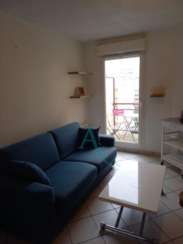 L'ADRESSE VOUS PROPOSE UN CHALEUREUX STUDIO MEUBLE AVEC PARKING PRIVATIF AU PIED DE L'UNIVERSITE