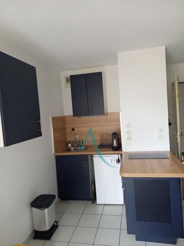 L'ADRESSE VOUS PROPOSE UN CHALEUREUX STUDIO MEUBLE AVEC PARKING PRIVATIF AU PIED DE L'UNIVERSITE