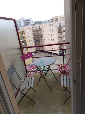 L'ADRESSE VOUS PROPOSE UN CHALEUREUX STUDIO MEUBLE AVEC PARKING PRIVATIF AU PIED DE L'UNIVERSITE