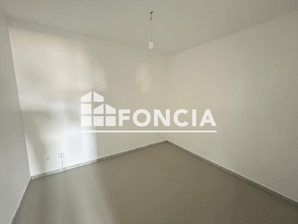 Location Appartement 3 pièces 79.6 m² - ANGLE 9 FBG PIERRE/8 RUE DE MA Charleville Mezieres 08000