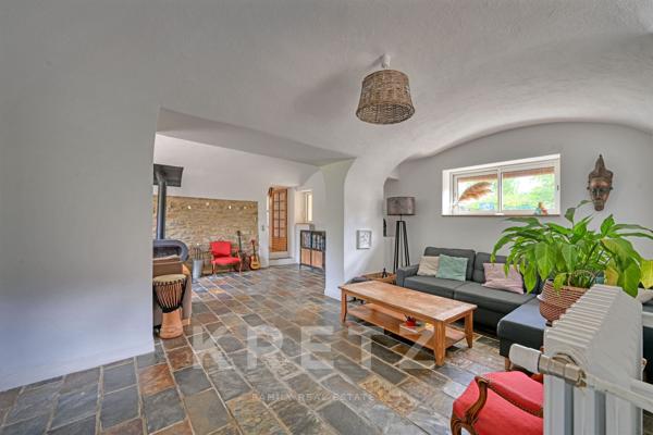 Mazet en pierre rénové, 170 m², piscine et grand terrain près d’Uzès