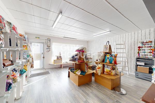 Ensemble immobilier avec appartement T2 + garage, local commercial et jardin à SAMADET