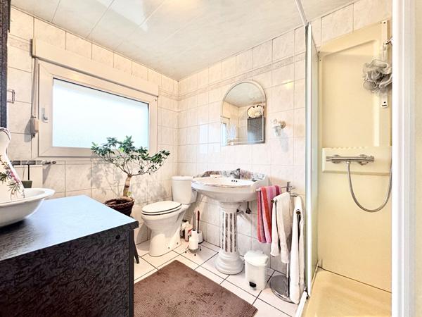 Charmante maison des années 30 avec son jardin, son garage et ses caves sèches