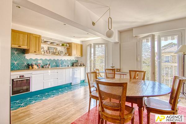 Versailles Rive-Droite Appartement 4 pièces de 98 m² Carrez situé au 3ème étage avec ascenseur €795 000 ** - Référence 25541