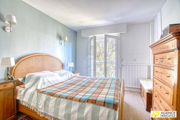 Versailles Rive-Droite Appartement 4 pièces de 98 m² Carrez situé au 3ème étage avec ascenseur €795 000 ** - Référence 25541