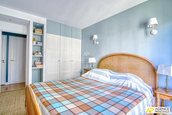 Versailles Rive-Droite Appartement 4 pièces de 98 m² Carrez situé au 3ème étage avec ascenseur €795 000 ** - Référence 25541