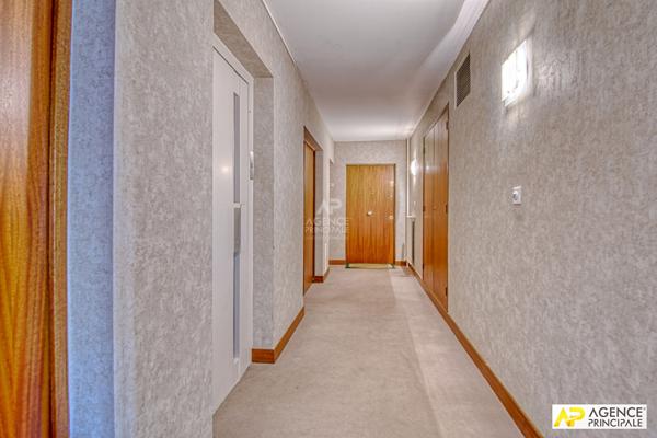 Versailles Rive-Droite Appartement 4 pièces de 98 m² Carrez situé au 3ème étage avec ascenseur €795 000 ** - Référence 25541