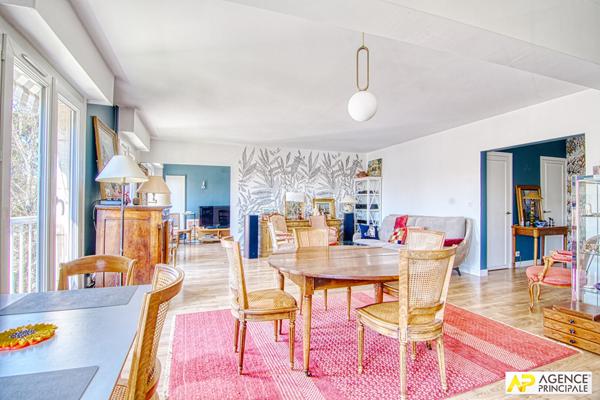 Versailles Rive-Droite Appartement 4 pièces de 98 m² Carrez situé au 3ème étage avec ascenseur €795 000 ** - Référence 25541