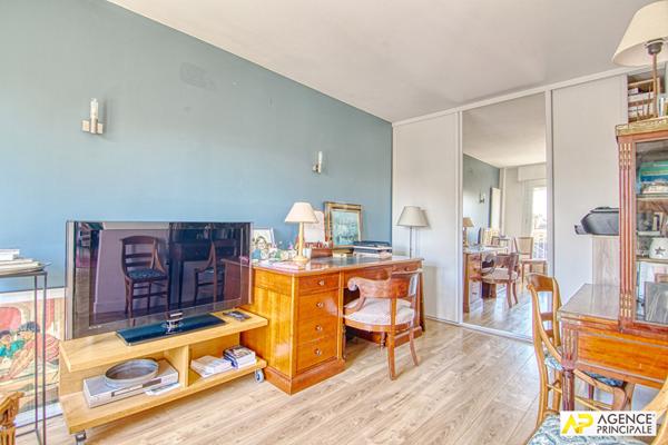 Versailles Rive-Droite Appartement 4 pièces de 98 m² Carrez situé au 3ème étage avec ascenseur €795 000 ** - Référence 25541