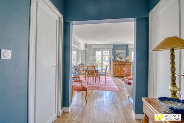 Versailles Rive-Droite Appartement 4 pièces de 98 m² Carrez situé au 3ème étage avec ascenseur €795 000 ** - Référence 25541