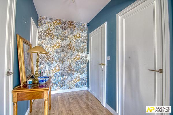 Versailles Rive-Droite Appartement 4 pièces de 98 m² Carrez situé au 3ème étage avec ascenseur €795 000 ** - Référence 25541