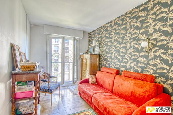 Versailles Rive-Droite Appartement 4 pièces de 98 m² Carrez situé au 3ème étage avec ascenseur €795 000 ** - Référence 25541