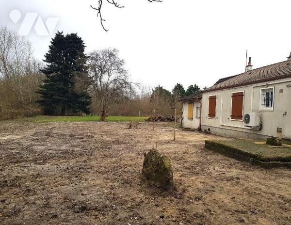 A VENDRE - GIEVRES (41) - Une maison principale d'habitation d'une surface habitable de 90m² en...