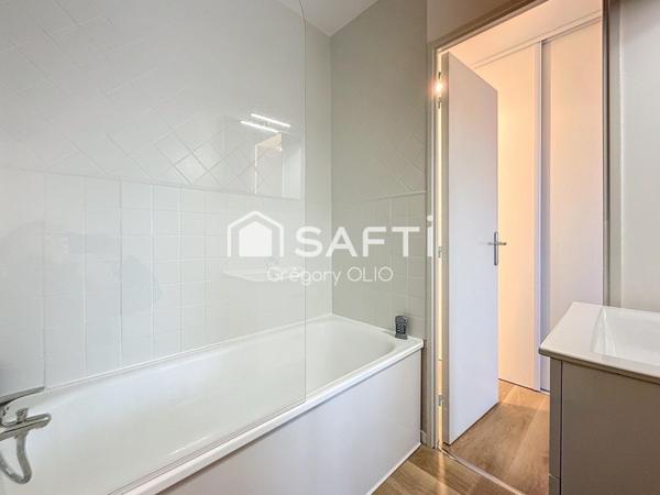 APPARTEMENT 2 PIECES AVEC TERRASSE ET PLACE DE PARKING