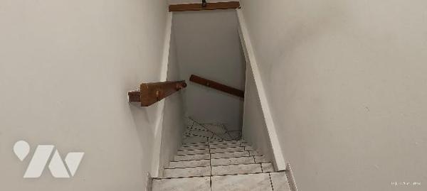 Maison de 103 m2 sur 4,76 ares dans quartier résidentiel.