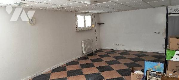 Maison de 103 m2 sur 4,76 ares dans quartier résidentiel.