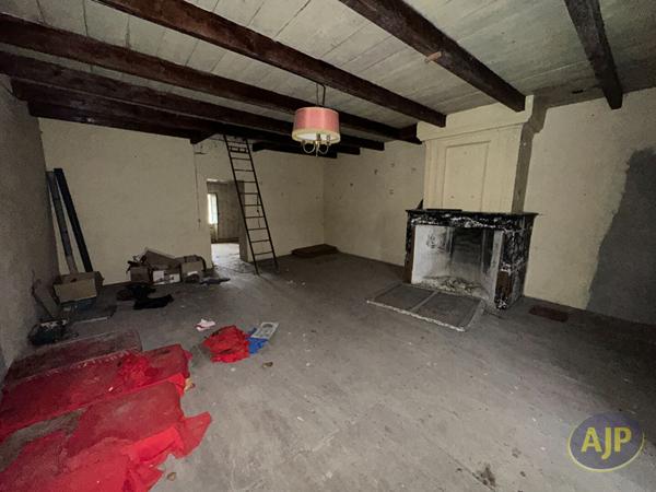 Vente maison Echebrune : 33 500 € - AJP Immobilier Pons