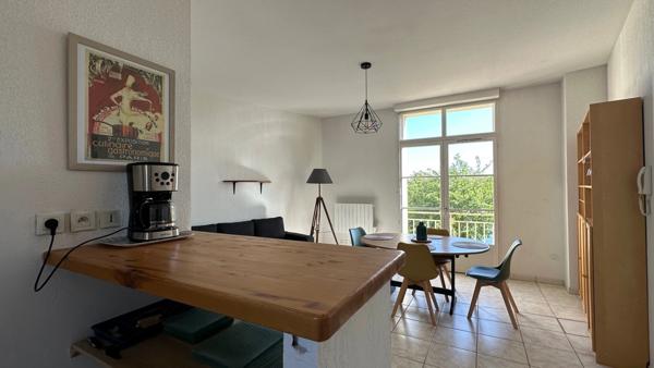 Dpt Dordogne (24), à louer BERGERAC Appartement T3 56 m2, 2 chambres, résidence sécurisée, place de parking privée avec vue sur la Dordogne