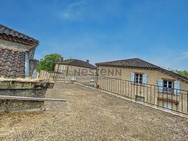 A vendre Maison de village 5 pieces de 134m2, a Ornezan, avec dependance sur un jardin arbore de